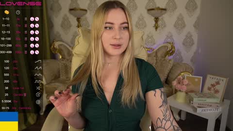 Snapshot of arolinanight chatting on 12-15-24, 04:07 AROLINA online show from 12-15-24, 04:07