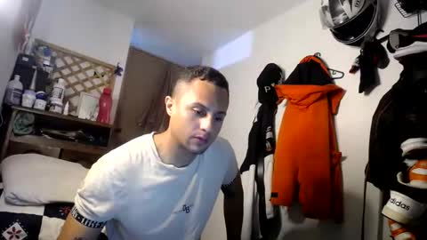 aron_12345 online show from 11-02-25, 05:21