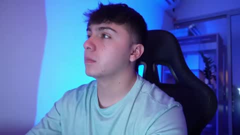 Snapshot of aron__cooper chatting on 05-07-26, 01:33 aron__cooper online show from 05-07-26, 01:33
