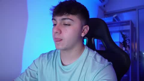 Snapshot of aron__cooper chatting on 05-12-26, 01:03 aron__cooper online show from 05-12-26, 01:03