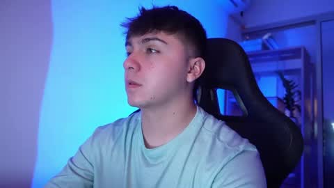 Snapshot of aron__cooper chatting on 05-21-26, 02:13 aron__cooper online show from 05-21-26, 02:13