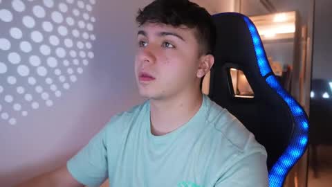 Snapshot of aron__cooper chatting on 05-23-26, 02:28 aron__cooper online show from 05-23-26, 02:28