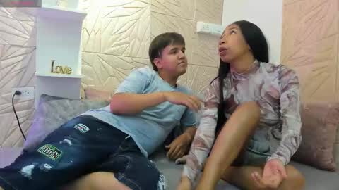 Snapshot of aron_alexa chatting on 11-28-25, 01:41 Alexa Aron online show from 11-28-25, 01:41