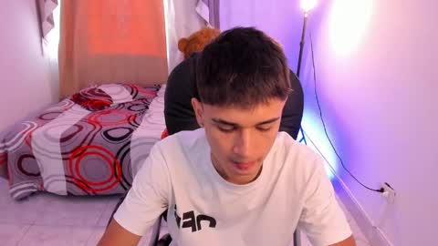 Snapshot of aron_boyy chatting on 05-06-26, 08:36 Aaron online show from 05-06-26, 08:36