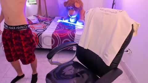 Snapshot of aron_boyy chatting on 06-02-26, 10:34 Aaron online show from 06-02-26, 10:34