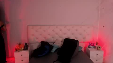 Aron cruz  online show from 10-11-25, 01:20