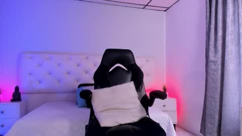 Aron cruz  online show from 10-18-25, 01:34