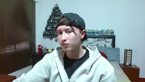 Snapshot of aron_miller18 chatting on 12-09-24, 08:23 Aaron online show from 12-09-24, 08:23