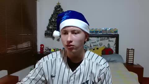 Snapshot of aron_miller18 chatting on 12-18-24, 06:25 Aaron online show from 12-18-24, 06:25