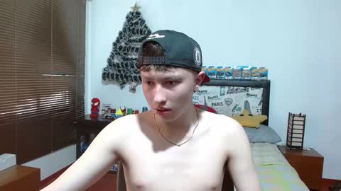 Snapshot of aron_miller18 chatting on 12-21-24, 06:34 Aaron online show from 12-21-24, 06:34