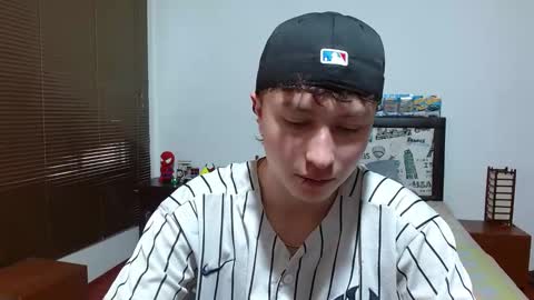 Snapshot of aron_miller18 chatting on 01-09-25, 07:29 Aaron online show from 01-09-25, 07:29