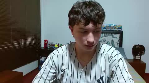 Snapshot of aron_miller18 chatting on 01-17-25, 08:11 Aaron online show from 01-17-25, 08:11