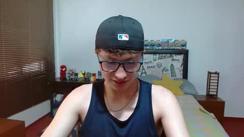 Snapshot of aron_miller18 chatting on 01-21-25, 07:06 Aaron online show from 01-21-25, 07:06