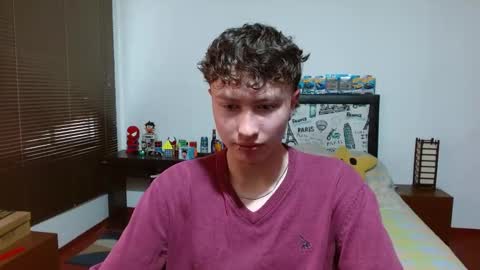 Snapshot of aron_miller18 chatting on 02-05-25, 04:25 Aaron online show from 02-05-25, 04:25