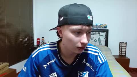 Snapshot of aron_miller18 chatting on 02-08-25, 06:33 Aaron online show from 02-08-25, 06:33