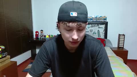 Snapshot of aron_miller18 chatting on 02-12-25, 12:12 Aaron online show from 02-12-25, 12:12