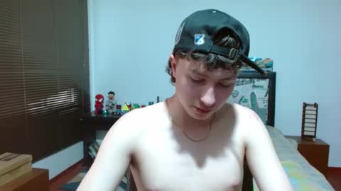 Snapshot of aron_miller18 chatting on 02-20-25, 06:57 Aaron online show from 02-20-25, 06:57