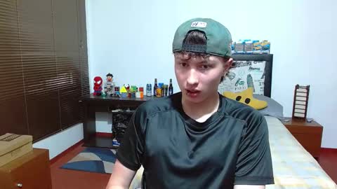 Snapshot of aron_miller18 chatting on 03-05-25, 07:38 Aaron online show from 03-05-25, 07:38