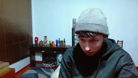 Snapshot of aron_miller18 chatting on 03-08-25, 03:50 Aaron online show from 03-08-25, 03:50