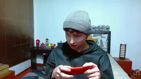 Snapshot of aron_miller18 chatting on 03-08-25, 06:54 Aaron online show from 03-08-25, 06:54