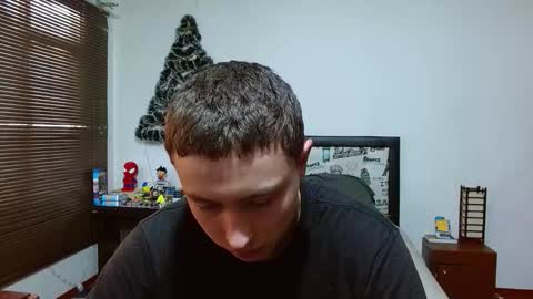 Snapshot of aron_miller18 chatting on 12-15-25, 08:46 Aaron online show from 12-15-25, 08:46