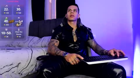 Snapshot of arondark chatting on 12-18-25, 11:38 DarkMaster online show from 12-18-25, 11:38