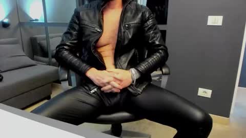 AronGrant online show from 12-18-25, 10:32