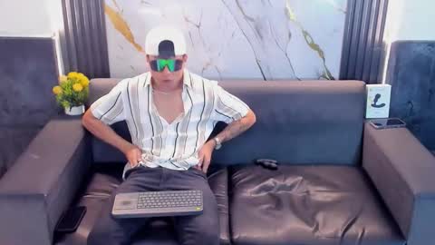 Aroon   online show from 04-17-26, 04:15