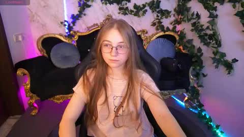 Snapshot of arrinawair chatting on 09-15-25, 07:41 arrinawair online show from 09-15-25, 07:41