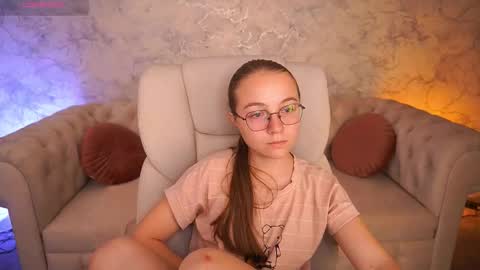 Snapshot of arrinawair chatting on 09-18-25, 07:10 arrinawair online show from 09-18-25, 07:10