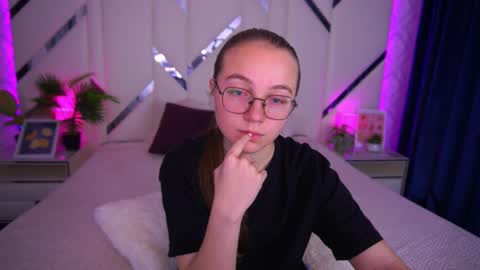 Snapshot of arrinawair chatting on 10-16-25, 07:20 arrinawair online show from 10-16-25, 07:20