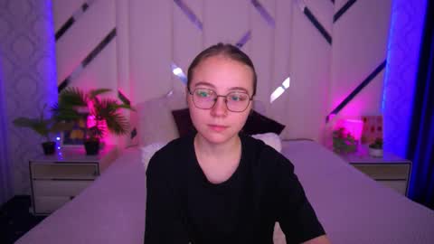 Snapshot of arrinawair chatting on 10-23-25, 07:51 arrinawair online show from 10-23-25, 07:51