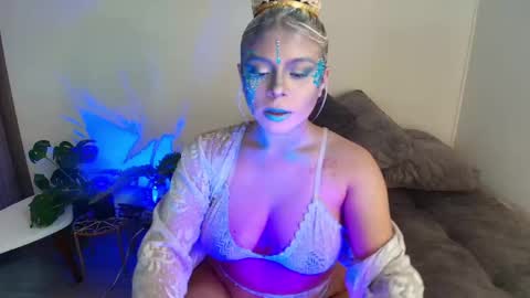 Snapshot of art_fer chatting on 12-28-24, 07:01 Fernanda online show from 12-28-24, 07:01