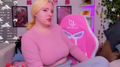 art_lovee_ online show from 12-22-25, 01:35