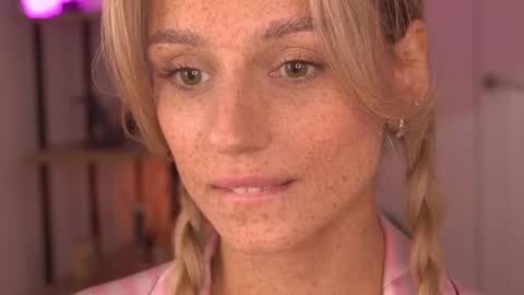 Snapshot of artease chatting on 02-15-25, 02:44 Arti Next Streams - online show from 02-15-25, 02:44