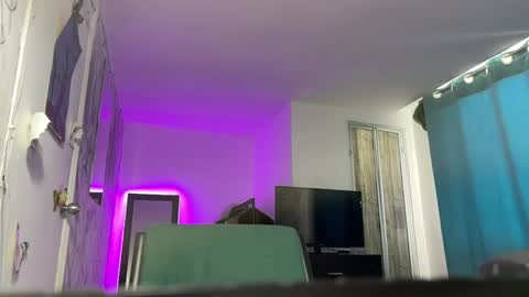 Snapshot of arteemiis chatting on 12-23-24, 08:14 online show from 12-23-24, 08:14