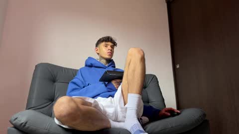 Snapshot of arteemiis chatting on 03-04-25, 07:11 online show from 03-04-25, 07:11