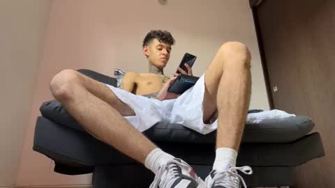 Snapshot of arteemiis chatting on 03-10-25, 09:51 online show from 03-10-25, 09:51