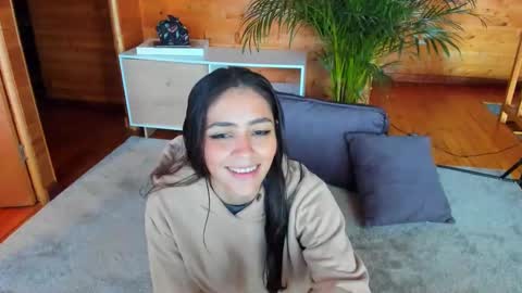 Linda  independent model artgeea online show from 03-07-25, 03:49