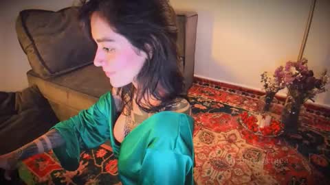 Linda  independent model artgeea online show from 12-01-25, 02:05