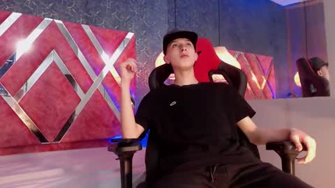 arthurcox_ online show from 09-08-25, 11:26