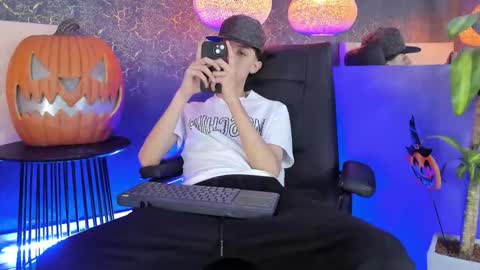 arthurcox_ online show from 10-26-25, 11:31