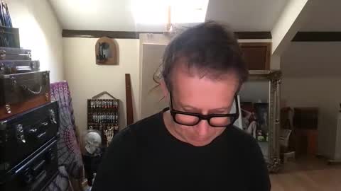 Snapshot of artisterotic chatting on 10-28-25, 09:57 artisterotic online show from 10-28-25, 09:57