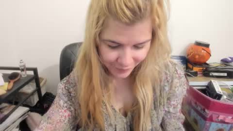 Snapshot of artsyandcraftsy_ chatting on 04-25-26, 11:13 MIA online show from 04-25-26, 11:13