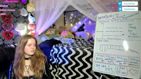 Snapshot of artsyheartsyy chatting on 02-01-25, 02:26 ArtsyHeartsyy online show from 02-01-25, 02:26