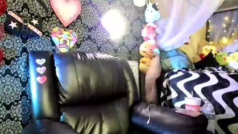 Snapshot of artsyheartsyy chatting on 02-25-25, 12:58 ArtsyHeartsyy online show from 02-25-25, 12:58