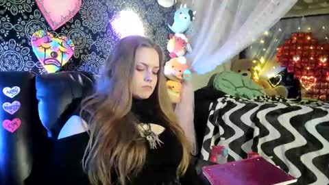 Snapshot of artsyheartsyy chatting on 03-07-25, 06:24 ArtsyHeartsyy online show from 03-07-25, 06:24