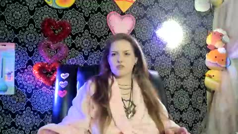 Snapshot of artsyheartsyy chatting on 03-11-25, 11:15 ArtsyHeartsyy online show from 03-11-25, 11:15