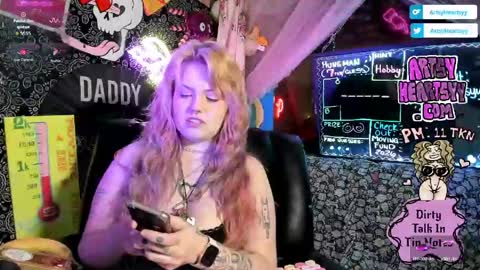 ArtsyHeartsyy online show from 04-30-26, 01:34