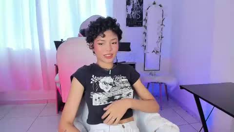 Snapshot of ary_and_kel chatting on 02-26-25, 09:27 Ariana and Kelsieh online show from 02-26-25, 09:27